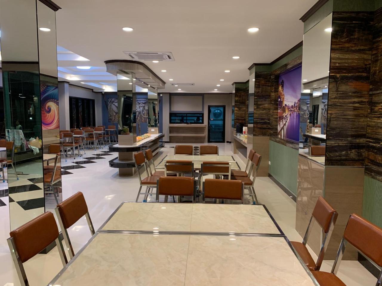 โรงแรมมาลินี Surin Exteriör bild