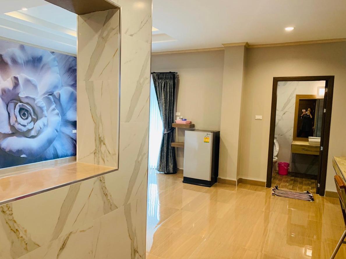 โรงแรมมาลินี Surin Exteriör bild