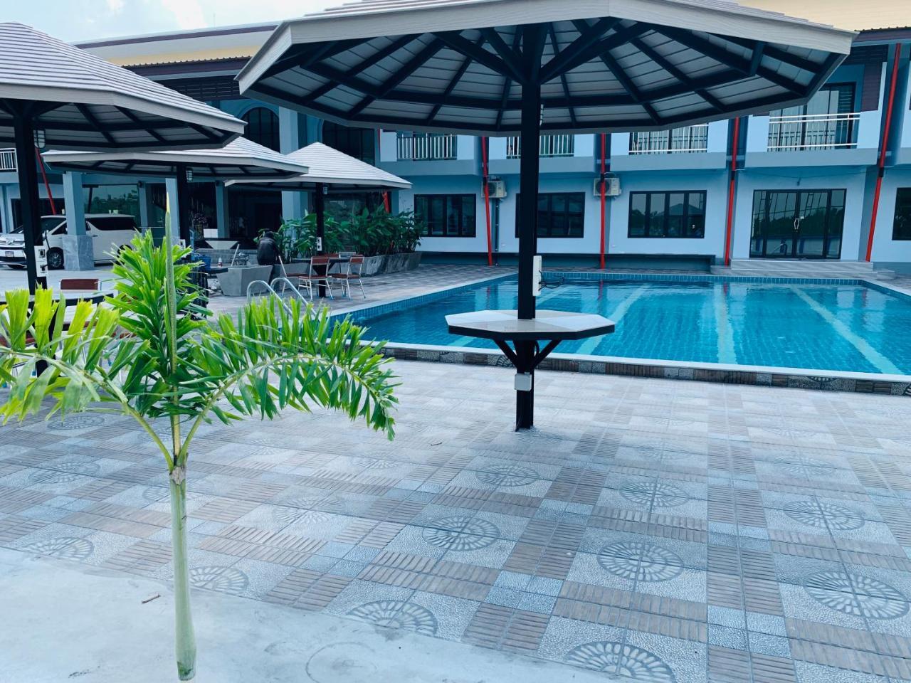 โรงแรมมาลินี Surin Exteriör bild